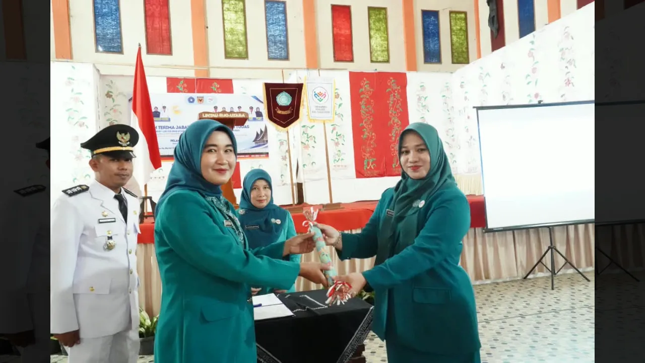Iriringi sertijab camat, Ketua PKK dan Posyandu Lintau Buo lakukan serah terima tugas  organisasi sosial di daerah itu